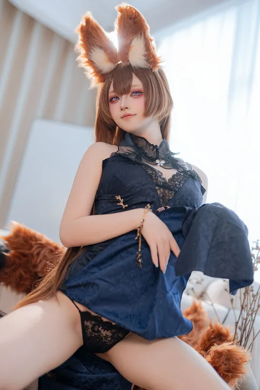 8902