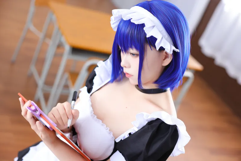8900